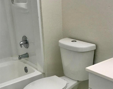 8121 Sw 21st Court - Photo Thumbnail 11
