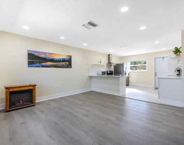 3914 Serubi Avenue - Photo Thumbnail 4