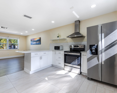 3914 Serubi Avenue - Photo Thumbnail 7