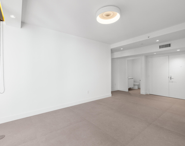 700 Ne 24th Street - Photo Thumbnail 3