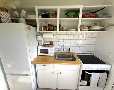 651 Oak Street - Photo Thumbnail 7