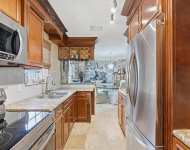 707 Sw 3rd Avenue - Photo Thumbnail 3