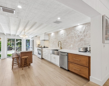 511 Se 9th Avenue - Photo Thumbnail 10