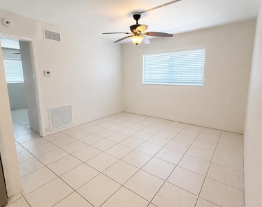 5141 Ne 18th Avenue - Photo Thumbnail 2