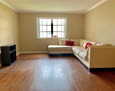 1851 Ne 62nd Street - Photo Thumbnail 2