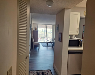 6795 Huntington 405 Lane - Photo Thumbnail 3