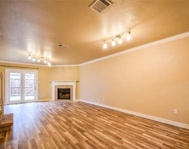 87 Winchester Drive - Photo Thumbnail 7
