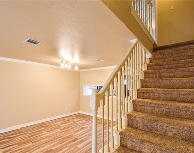 87 Winchester Drive - Photo Thumbnail 11
