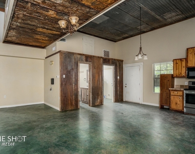 542 Mccartney Lane - Photo Thumbnail 5