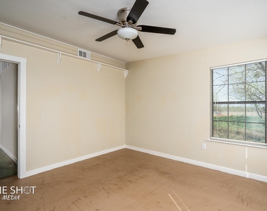 542 Mccartney Lane - Photo Thumbnail 16