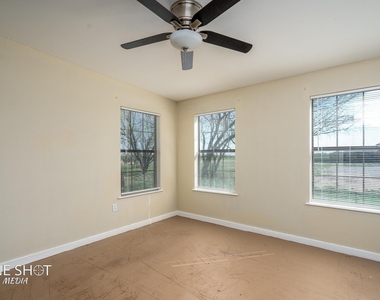 542 Mccartney Lane - Photo Thumbnail 13