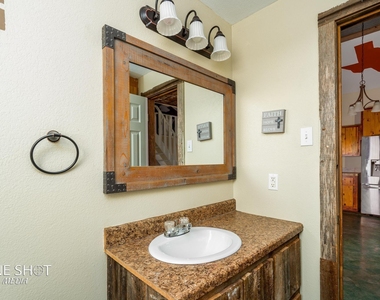 542 Mccartney Lane - Photo Thumbnail 12