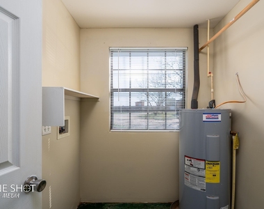 542 Mccartney Lane - Photo Thumbnail 9