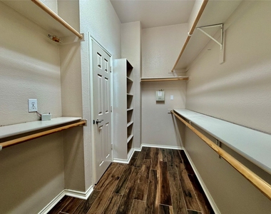 4611 Harvest Lane - Photo Thumbnail 16