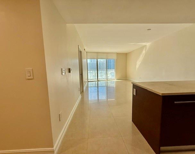 465 Brickell Avenue - Photo Thumbnail 37