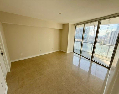 465 Brickell Avenue - Photo Thumbnail 32