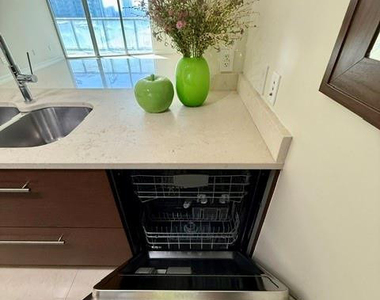 465 Brickell Avenue - Photo Thumbnail 19
