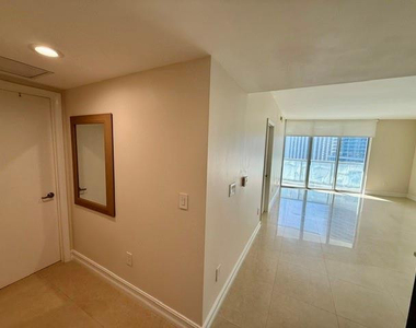 465 Brickell Avenue - Photo Thumbnail 36