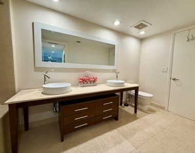 465 Brickell Avenue - Photo Thumbnail 28