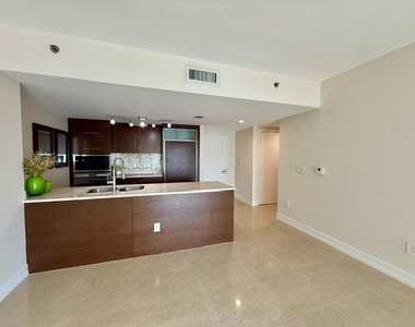 465 Brickell Avenue - Photo Thumbnail 16
