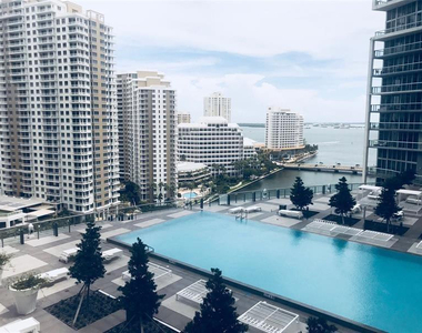 465 Brickell Avenue - Photo Thumbnail 1