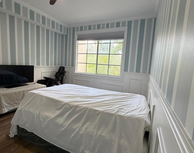 6301 Myrtlewood Circle W - Photo Thumbnail 10