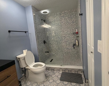 6301 Myrtlewood Circle W - Photo Thumbnail 17