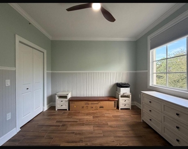 6301 Myrtlewood Circle W - Photo Thumbnail 6