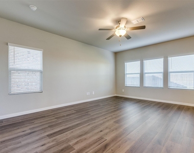 204 Travine Drive - Photo Thumbnail 8