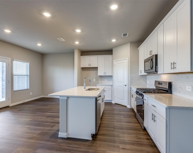204 Travine Drive - Photo Thumbnail 10