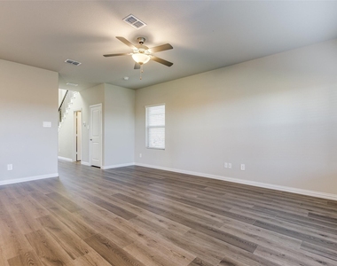 204 Travine Drive - Photo Thumbnail 7