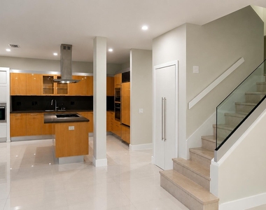 1094 Bluewood Terrace - Photo Thumbnail 3