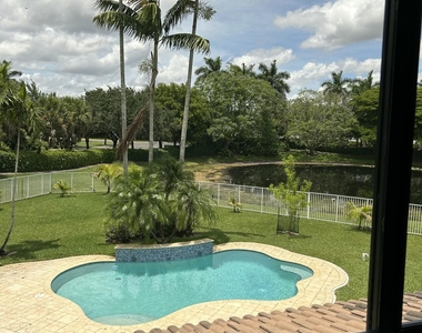 1094 Bluewood Terrace - Photo Thumbnail 4