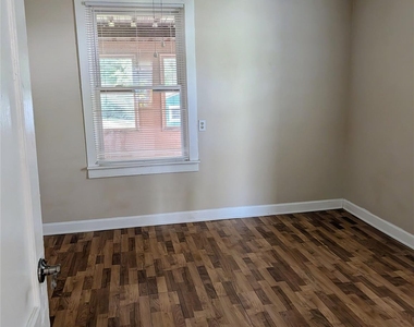 1701 Meridian Avenue - Photo Thumbnail 4
