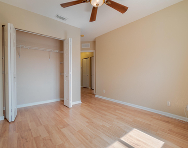 2146 Oakmont Drive - Photo Thumbnail 16