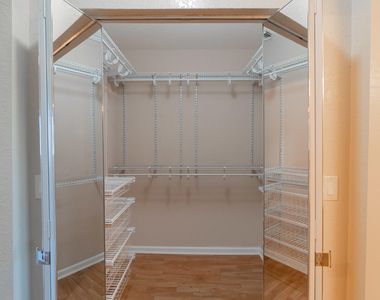 2146 Oakmont Drive - Photo Thumbnail 17