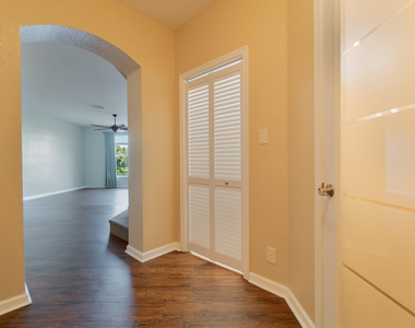 2146 Oakmont Drive - Photo Thumbnail 2