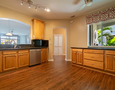 2146 Oakmont Drive - Photo Thumbnail 6