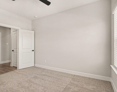 1109 Costa Vista Trail - Photo Thumbnail 32
