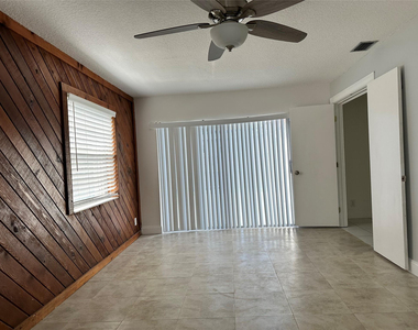 1905 Sw 86th Avenue - Photo Thumbnail 4