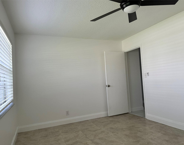 1905 Sw 86th Avenue - Photo Thumbnail 8