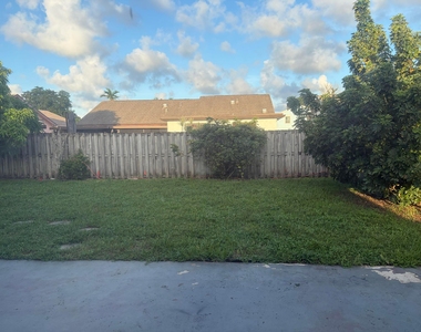 1905 Sw 86th Avenue - Photo Thumbnail 24