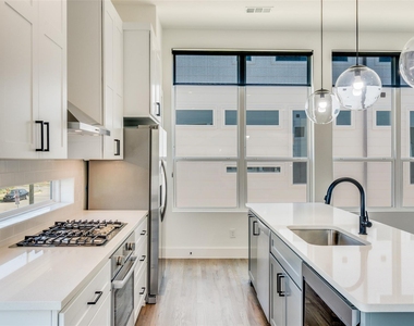 4718 Bryan Street - Photo Thumbnail 6