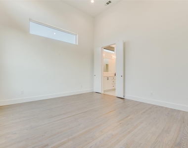 4718 Bryan Street - Photo Thumbnail 7