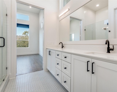 4718 Bryan Street - Photo Thumbnail 8
