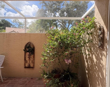 1604 Rosewood Way - Photo Thumbnail 7