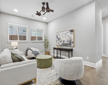 4550 Honeyvine Lane - Photo Thumbnail 17