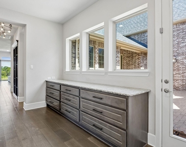 4550 Honeyvine Lane - Photo Thumbnail 20