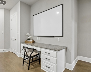 4550 Honeyvine Lane - Photo Thumbnail 18