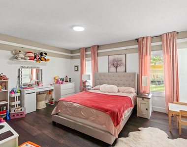 6106 Royal Poinciana Lane - Photo Thumbnail 25